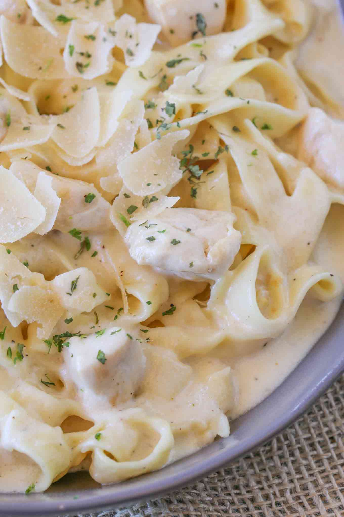 https://cookingmadehealthy.com/wp-content/uploads/2018/02/Skinny-Chicken-Alfredo-3.jpg