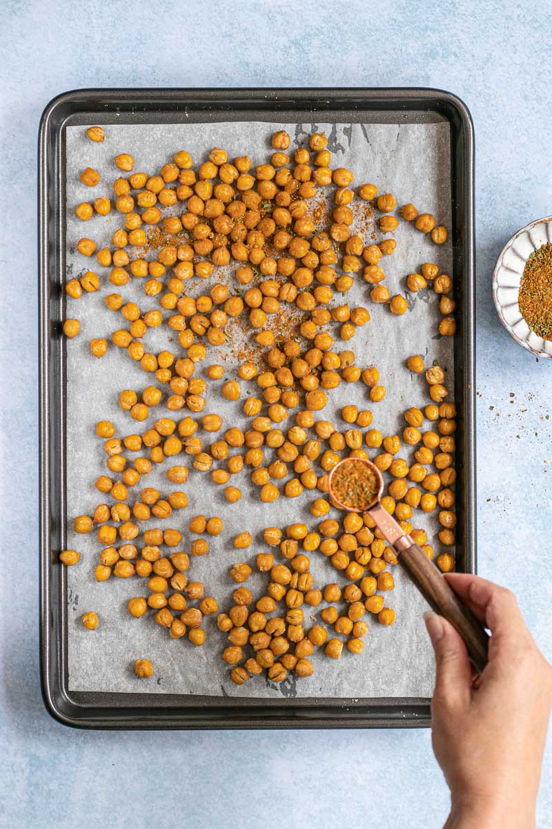 Crispy Roasted Chickpeas in a pan