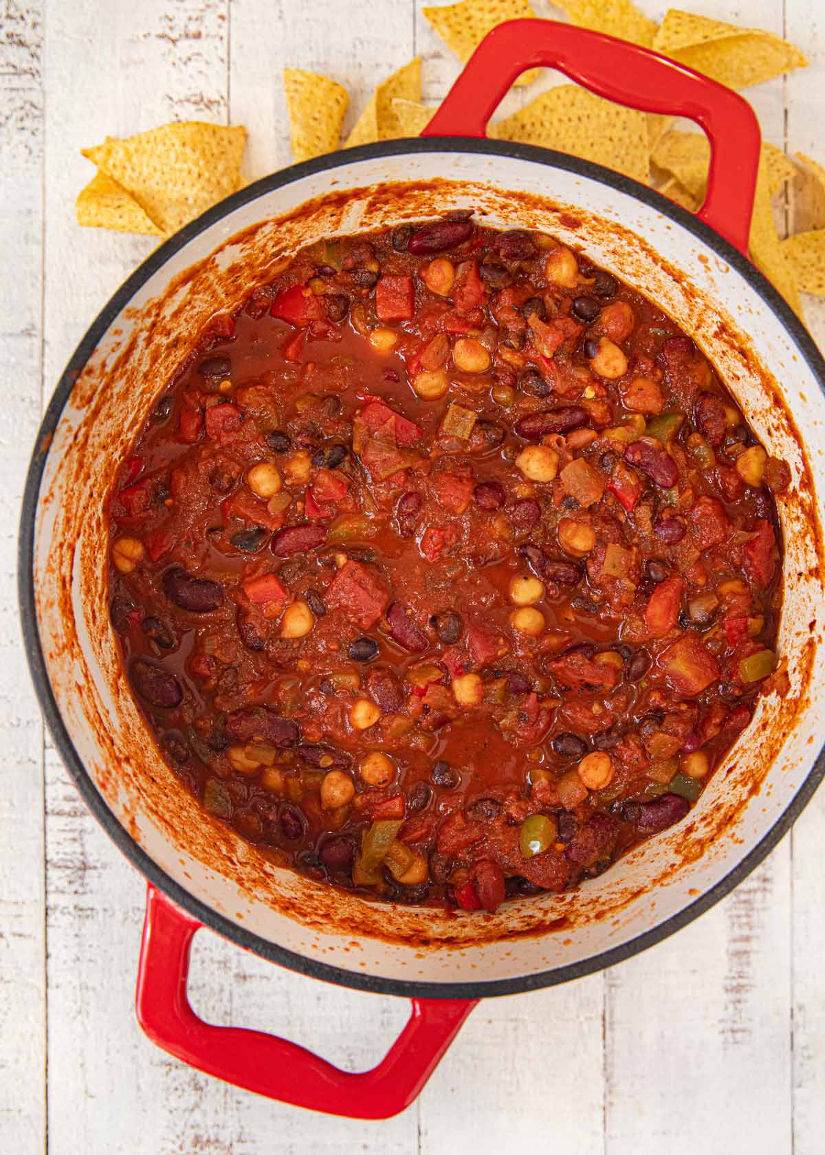 Vegetarian Chili in red pot